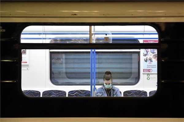 Tesztelik az ózonos fertőtlenítést a metrón is