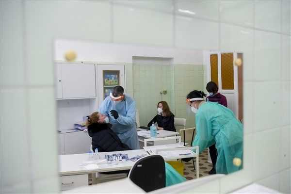 Meghalt 111 beteg, 573-mal nőtt a fertőzöttek száma Magyarországon