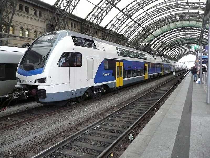 Hétfőtől hat emeletes vonat közlekedik a váci és a ceglédi vonalon