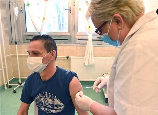 Meghalt 285 beteg, 7325-tel nőtt a fertőzöttek száma Magyarországon
