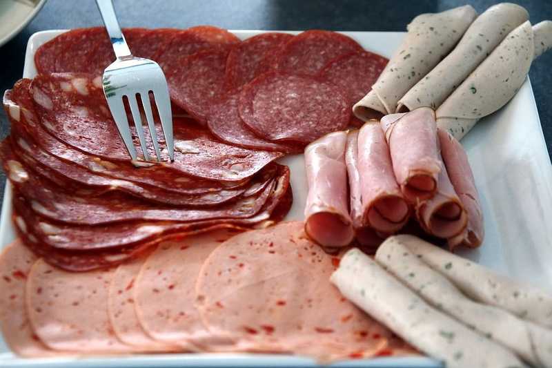 Akár viszonylag kevés feldolgozott hústermék is növelheti a rák kockázatát