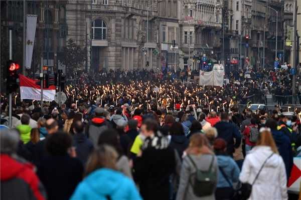 A felsőoktatás autonómiájáért tüntettek Budapesten