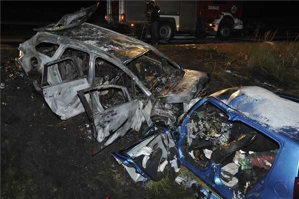 Forgalommal szemben hajtva okozott balesetet egy sofőr, hárman meghaltak